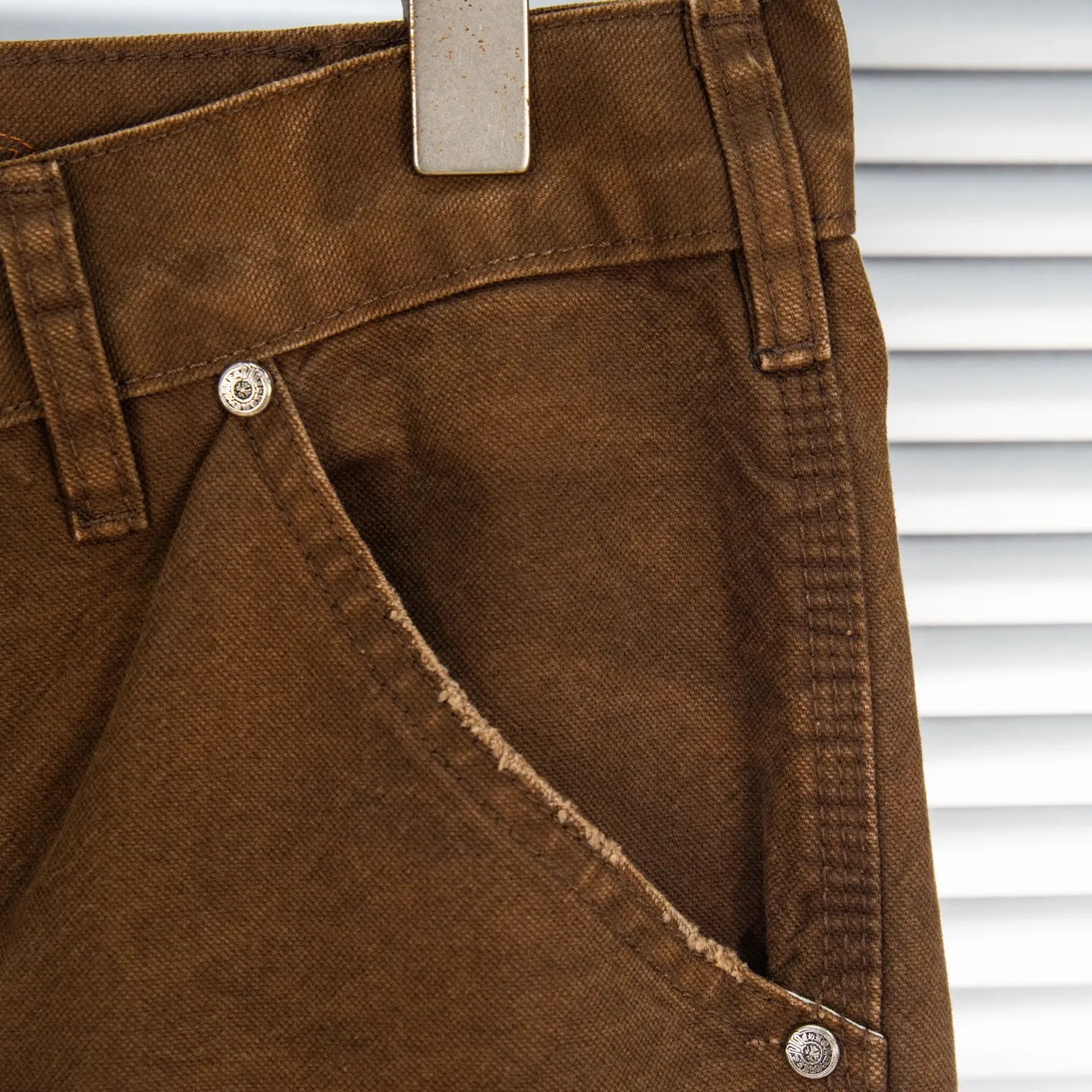 P290 Chrome Hearts Chrome Hearts Brown Logging Orange Multi-leather Jeans Multi-leather standard workwear jeans and jeans need to be washed and then disassembled and hand-stitched with sheepskin cross leather and then spliced to complete. The whole process is too complicated to describe. About Chrome Hearts This is an extremely luxurious fashion brand that can also be called the nobility of the high street. It has always been an exclusive brand for some hipsters or the second generation of rich people. Compared with ordinary high streets, it is more luxurious and noble. Compared with luxury brands, it is more fashionable and individual. It has always been a brand that I have a special liking for. Style number: 1787# Color: Brown Size: 28 30 32 34 36